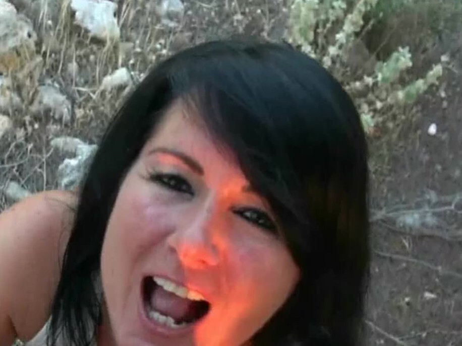 Alexandra Wett Porno Video: MEGA FACIAL! SPERMA TSUNAMI MITTEN IN DIE FICKFRESSE!