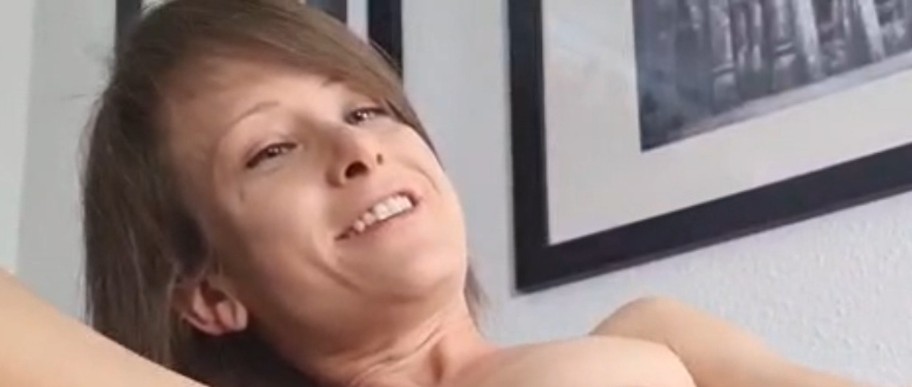AliceKinkycat Porno Video: Glasplug Ziel erreicht