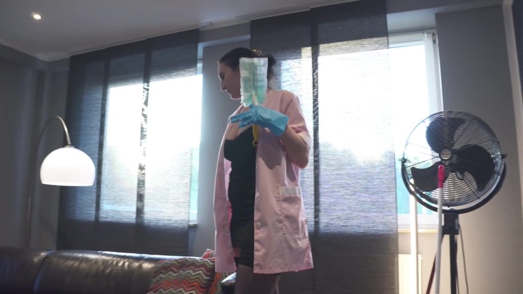 Alina Lamour Porno Video: NOTGEILE PUTZE - ZUERST ENTSAFTE ICH DEINEN HARTEN SCHWANZ