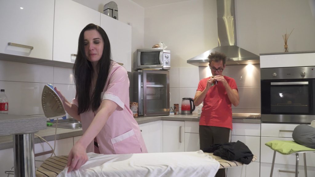 Alina Lamour Porno Video: PUTZSCHLAMPE - Meine Löcher gehören dir!!!