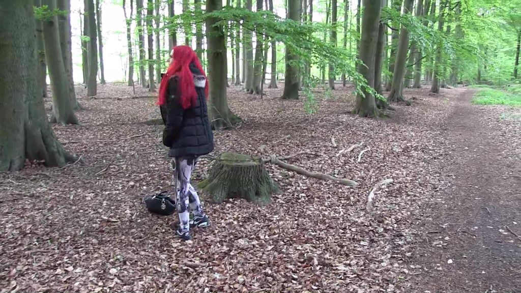 Bonnie Stylez Porno Video: Wald Piss an der NL Grenze