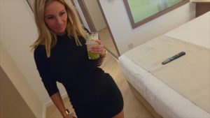 Candy Samira Porno Video: 24 Jährigen Typ von Hotelbar abgefickt