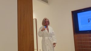 Candy Samira Porno Video: Verheirateter Mann leeres Zimmer und ich bester Spa-Tag ever