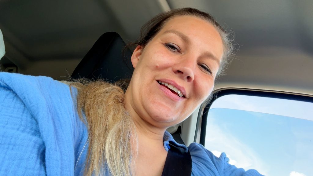 Daddys Luder Porno Video: Ich schaue dir beim Wichsen im Auto zu