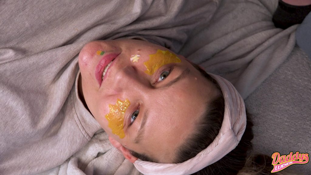 Daddys Luder Porno Video: Wellness-Date eskaliert! Harter Sex bis zur dickflüssigen Cum-Maske deluxe