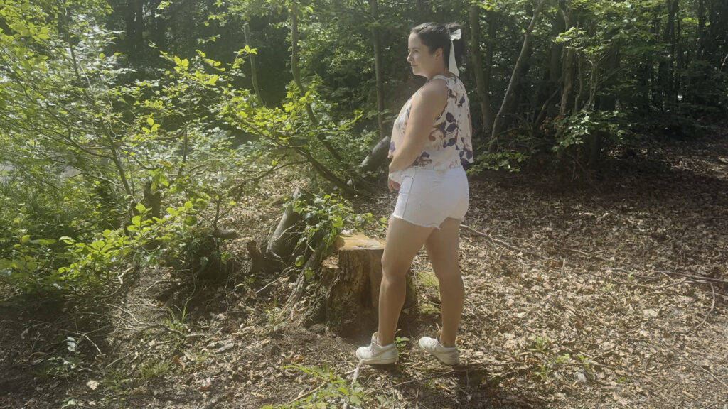 EmmaSecret Porno Video: Fast erwischt! Geile Schlampe befriedigt ihre tropfende Muschi!