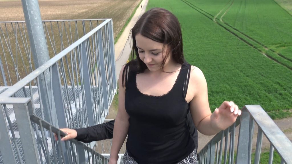 EmmaSecret Porno Video: RISKANTER FICK an der Autobahn! Wärst du auch so mutig?!