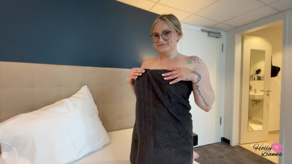 Holly Banks Porno Video: Endlich wieder Sex!!