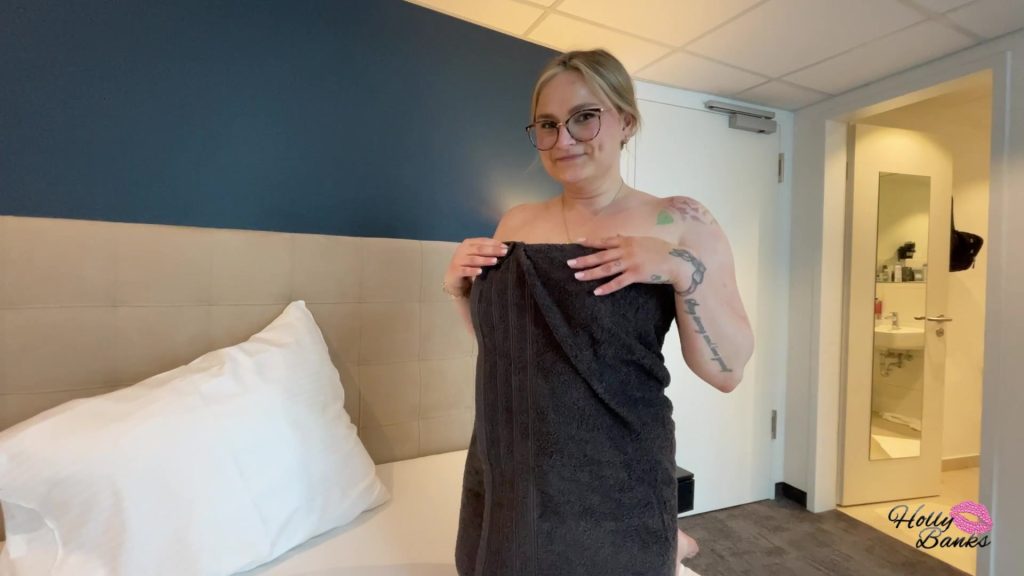 Holly Banks Porno Video: Endlich wieder Sex!!