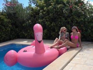Kiki Vega Porno Video: TS-OUTDOOR-FICK mit versautem Spermakuss!!!