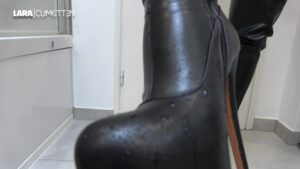 Lara CumKitten Porno Video: Strenge STIEFEL LADY -  SKLAVE Taugst du als NATURSEKT EIMER?