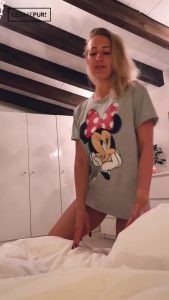Leonie Pur Porno Video: Meine enge Muschi weggeknallt und reingespritzt!