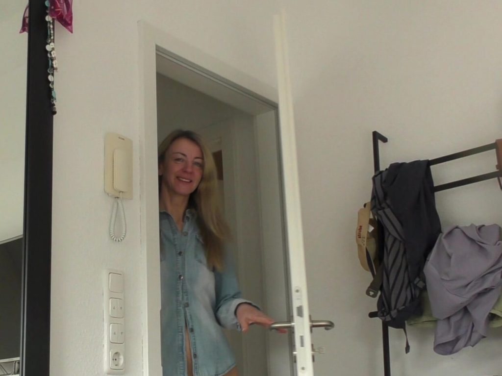 LissLonglegs Porno Video: Nackt und nur mit Nylons Ich lass mich hart besamen-Creampie