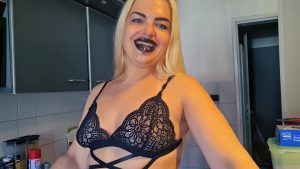 Mariella Sun Porno Video: Er spritzt mir sofort ins Maul!