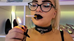MariellaSun Porno Video: Gothic Smoking Blowjob!