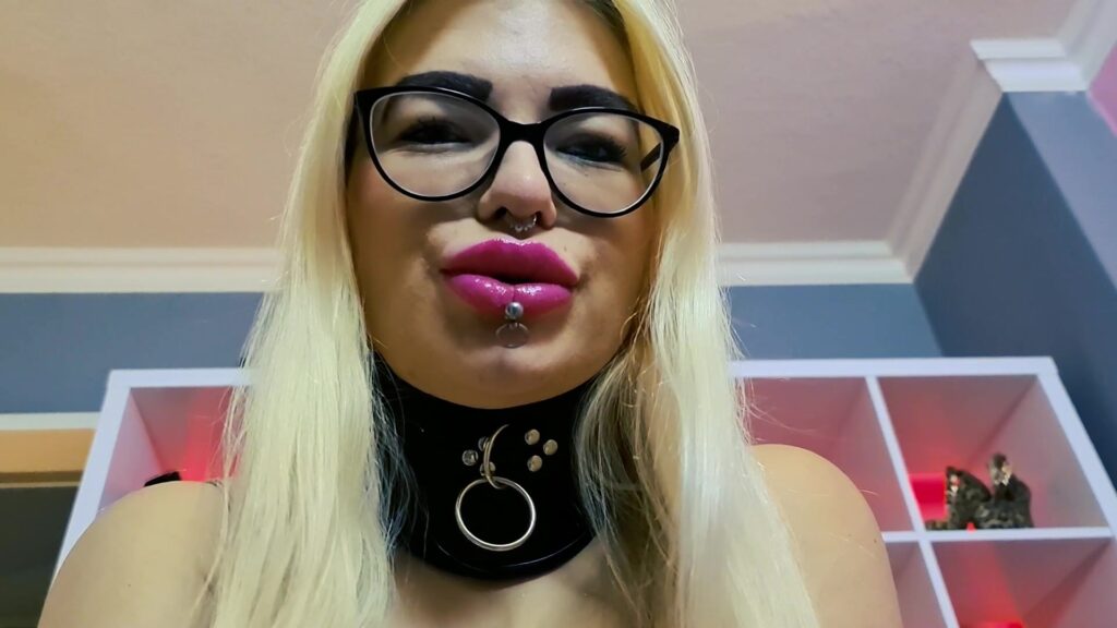 MariellaSun Porno Video: Nylon Footjob Close Up!