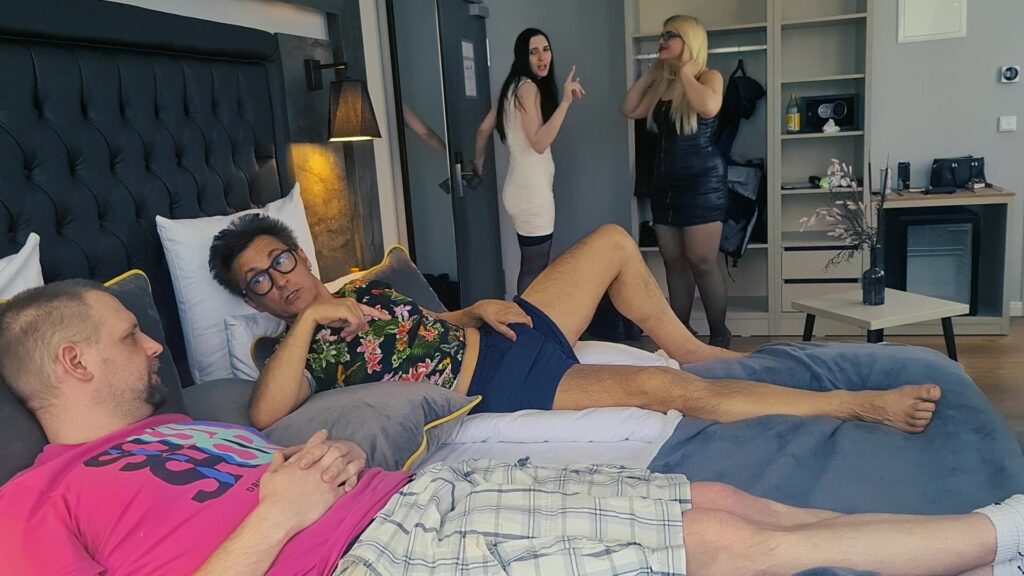 MariellaSun Porno Video: Vierer mit Conny und Alina!
