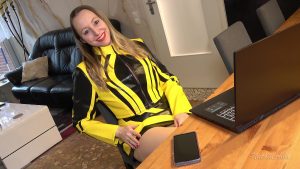 Natalie Alba Porno Video: Entspannung im Homeoffice