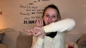 Nina-König Porno Video: SO FINGERST DU SIE!!! - bis zum Squirt ??