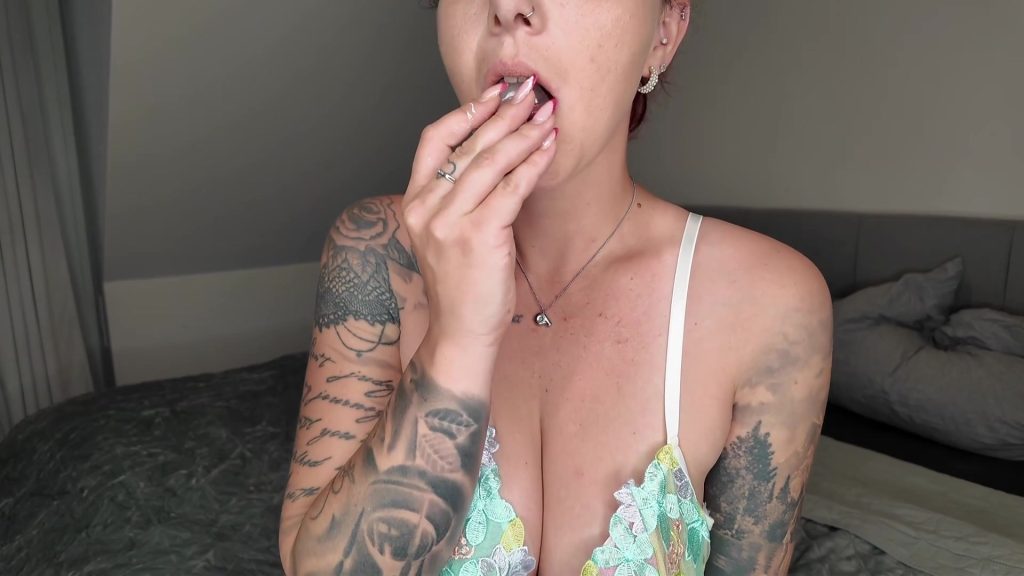 Nina Devil Porno Video: Abkühlung für meine geile Pussy