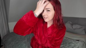 Nina Devil Porno Video: Frisch aus der heißen Dusche