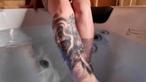 Nina Devil Porno Video: Im Whirlpool meine Pussy gefingert!