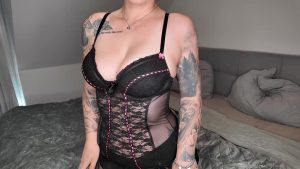 Nina Devil Porno Video: Mmm schmeckt dein Schwanz eigentlich auch so süß?