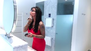 Sari Sander Porno Video: Sari is back