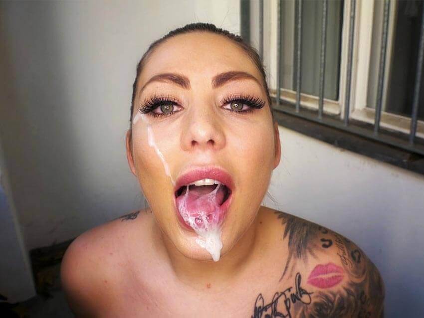 Mia Blow mit Sperma im Gesicht und Mund